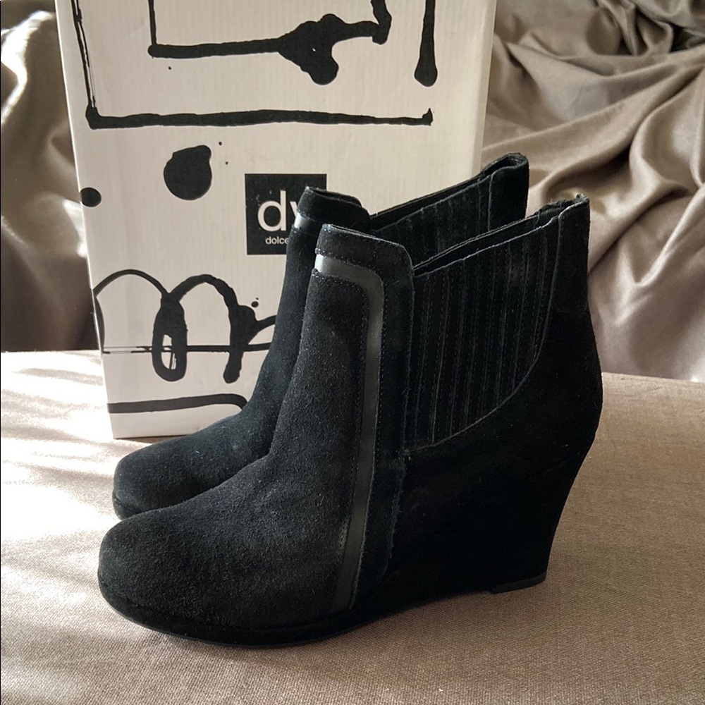 NEW Dolce Vita Black Real Suede Wedge Ankle Boots size 10